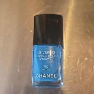 CHANEL Le Vernis Longwear Nail Polish in Vibrant Blue
